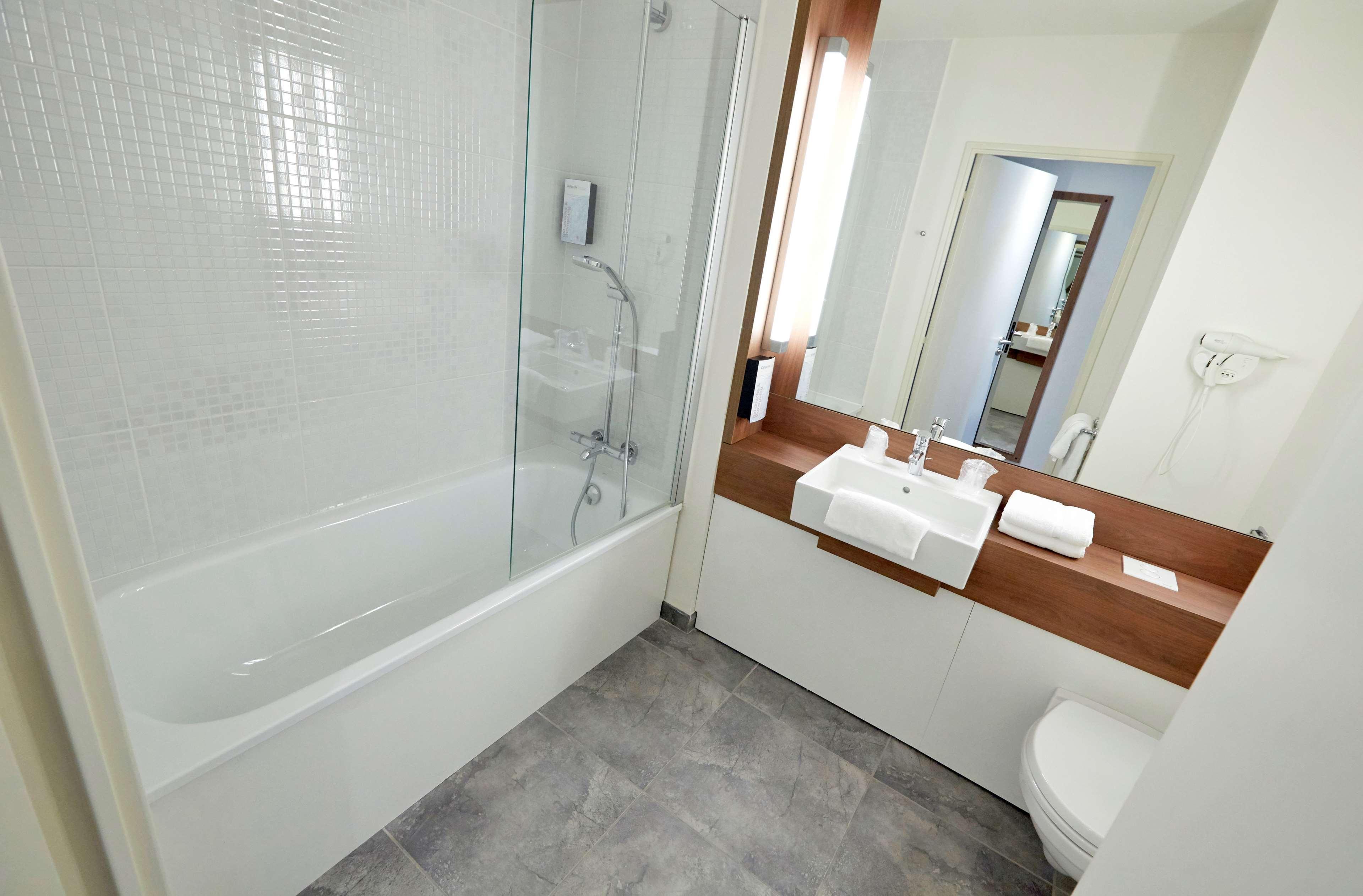 Campanile Gueret Hotel Bagian luar foto