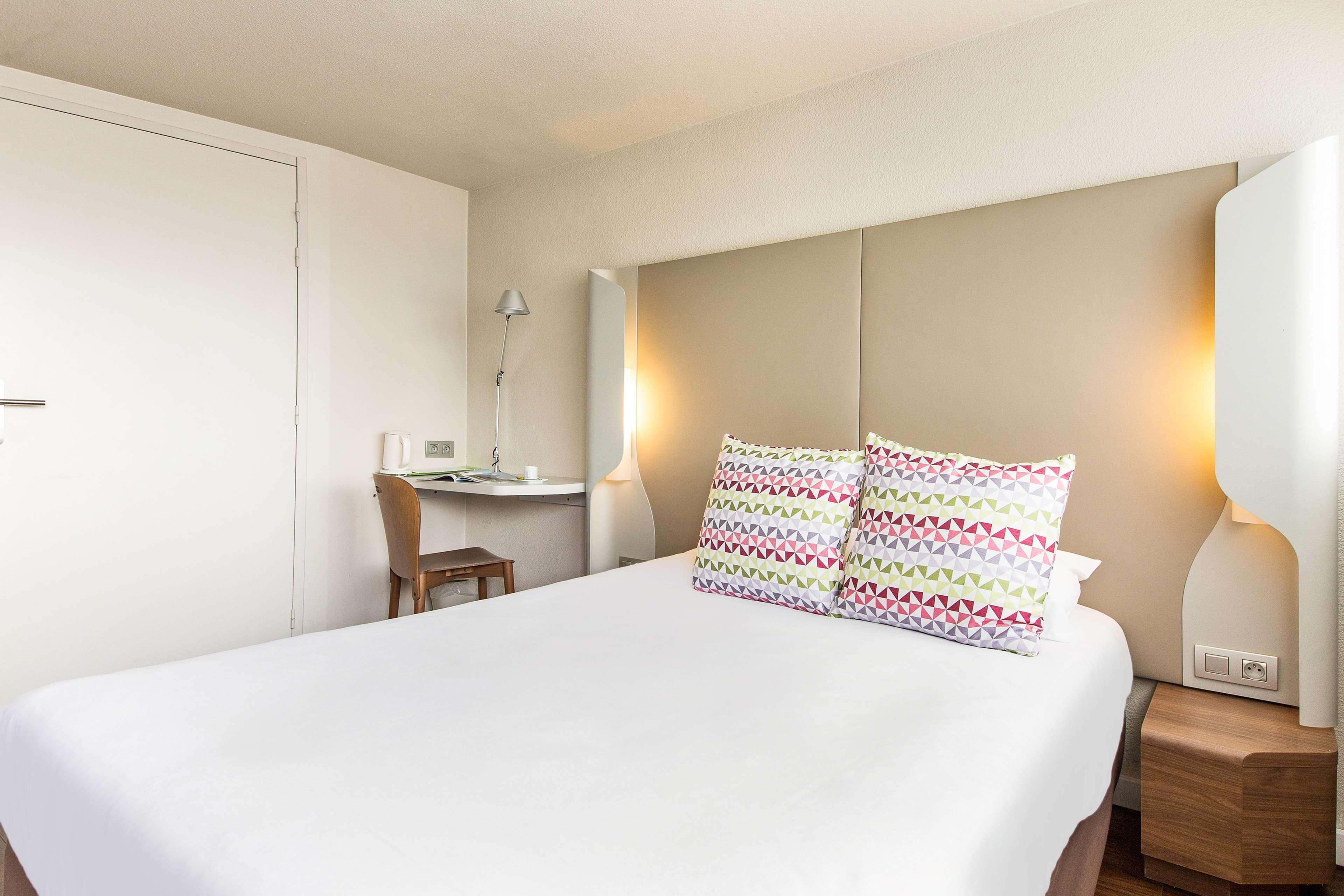 Campanile Gueret Hotel Bagian luar foto