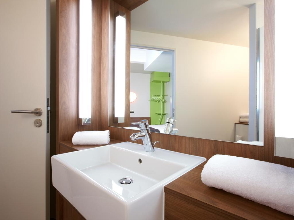 Campanile Gueret Hotel Bagian luar foto