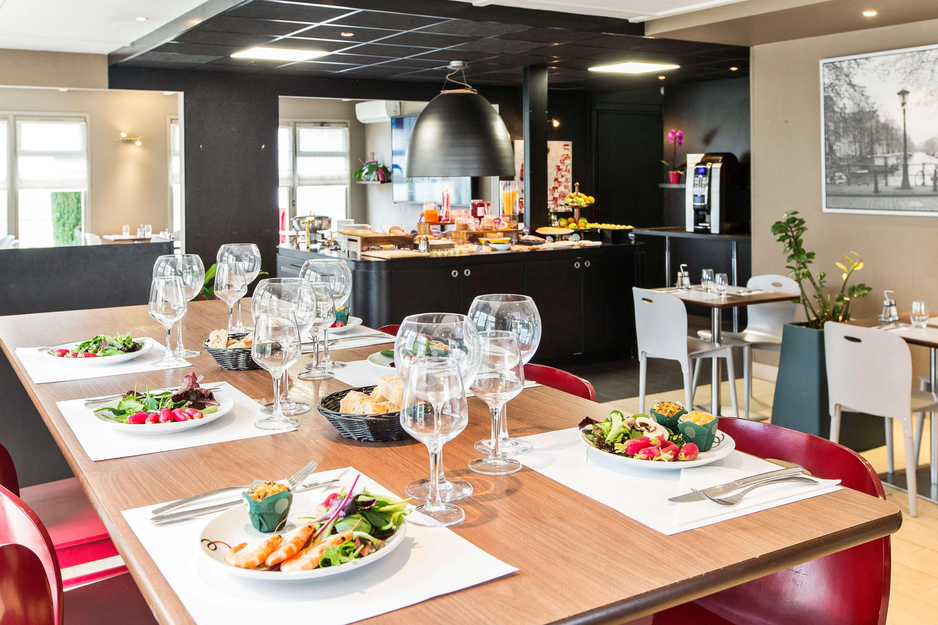 Campanile Gueret Hotel Bagian luar foto